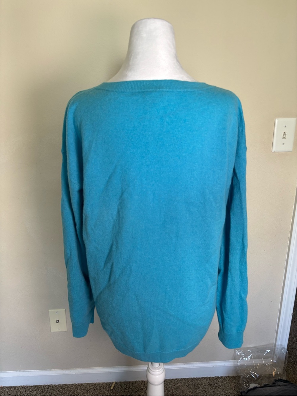 Talbots Blue 100% Cashmere Knit V-Neck Ribbed Trim Pullover Sweater L - Picture 3 of 8